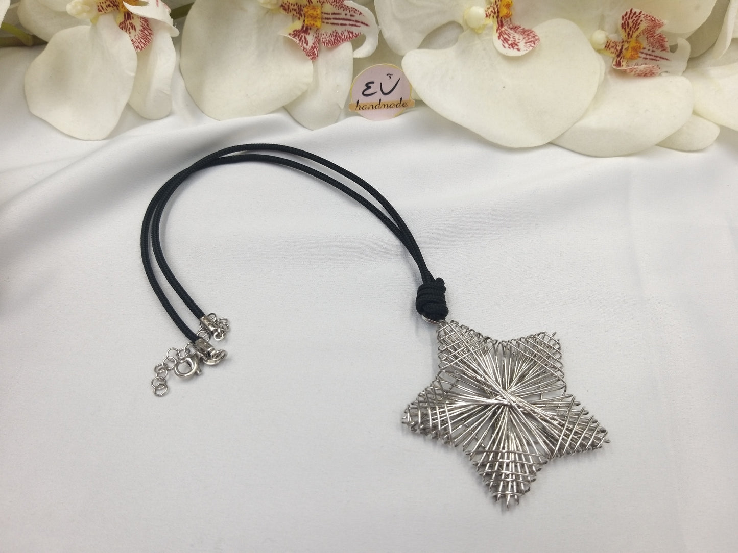 Χειροποίητο γυναικείο κολιέ με με ασημένιο μοτίφ 925°