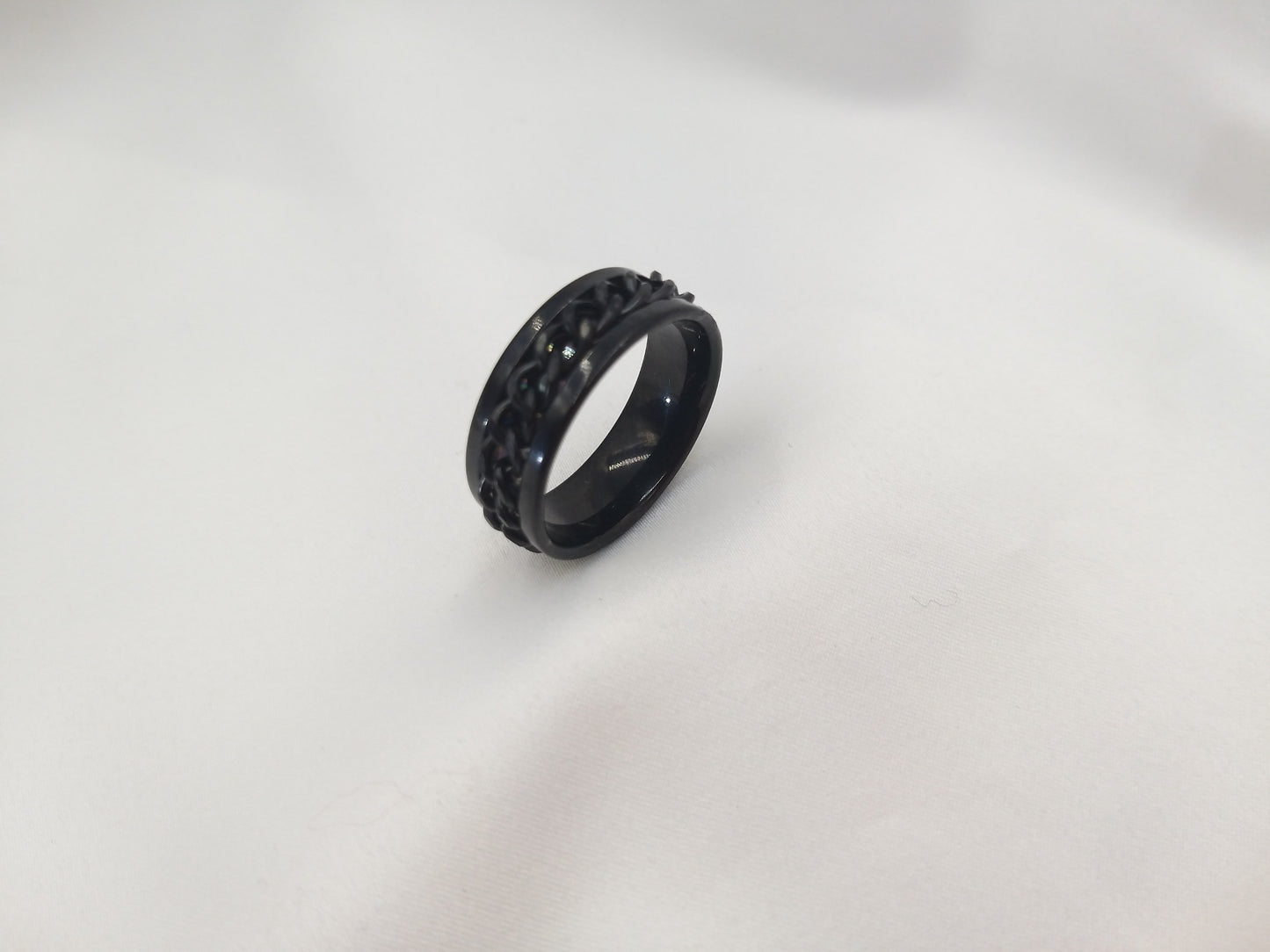 Ανδρικό ατσάλινο δαχτυλίδι Dragon Line σε μαύρο χρώμα, σύμβολο δύναμης και ελέγχου από την euhandmade