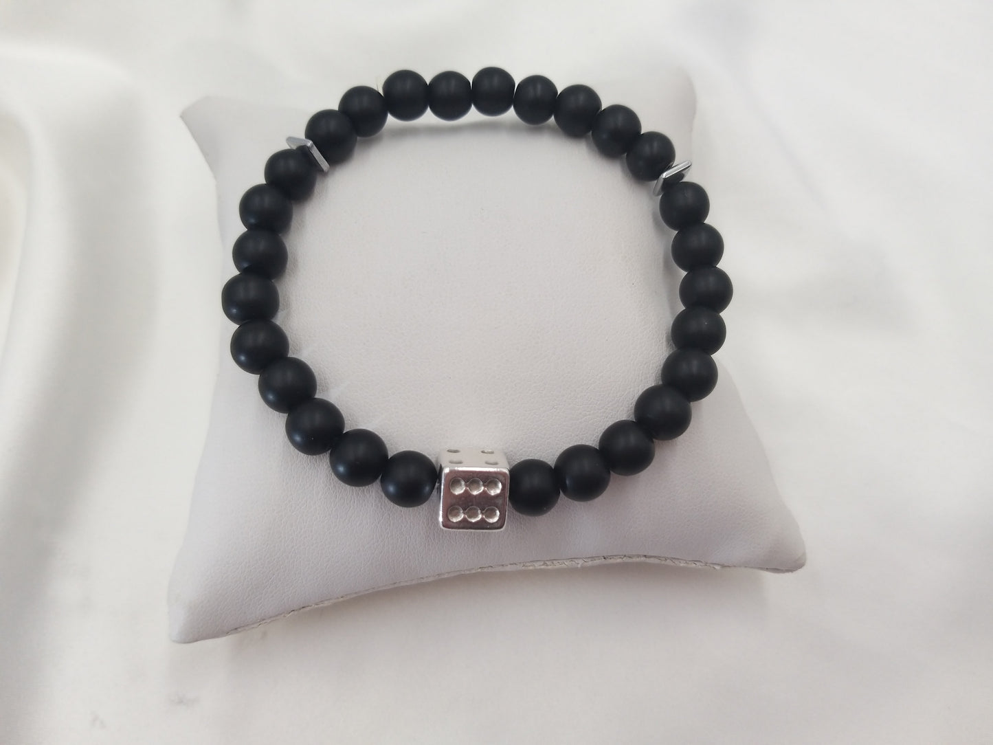 Ανδρικό βραχιόλι 8mm από μαύρο κρύσταλλο με μεταλλικό ζάρι, μέρος της συλλογής Dragon Line της euhandmade