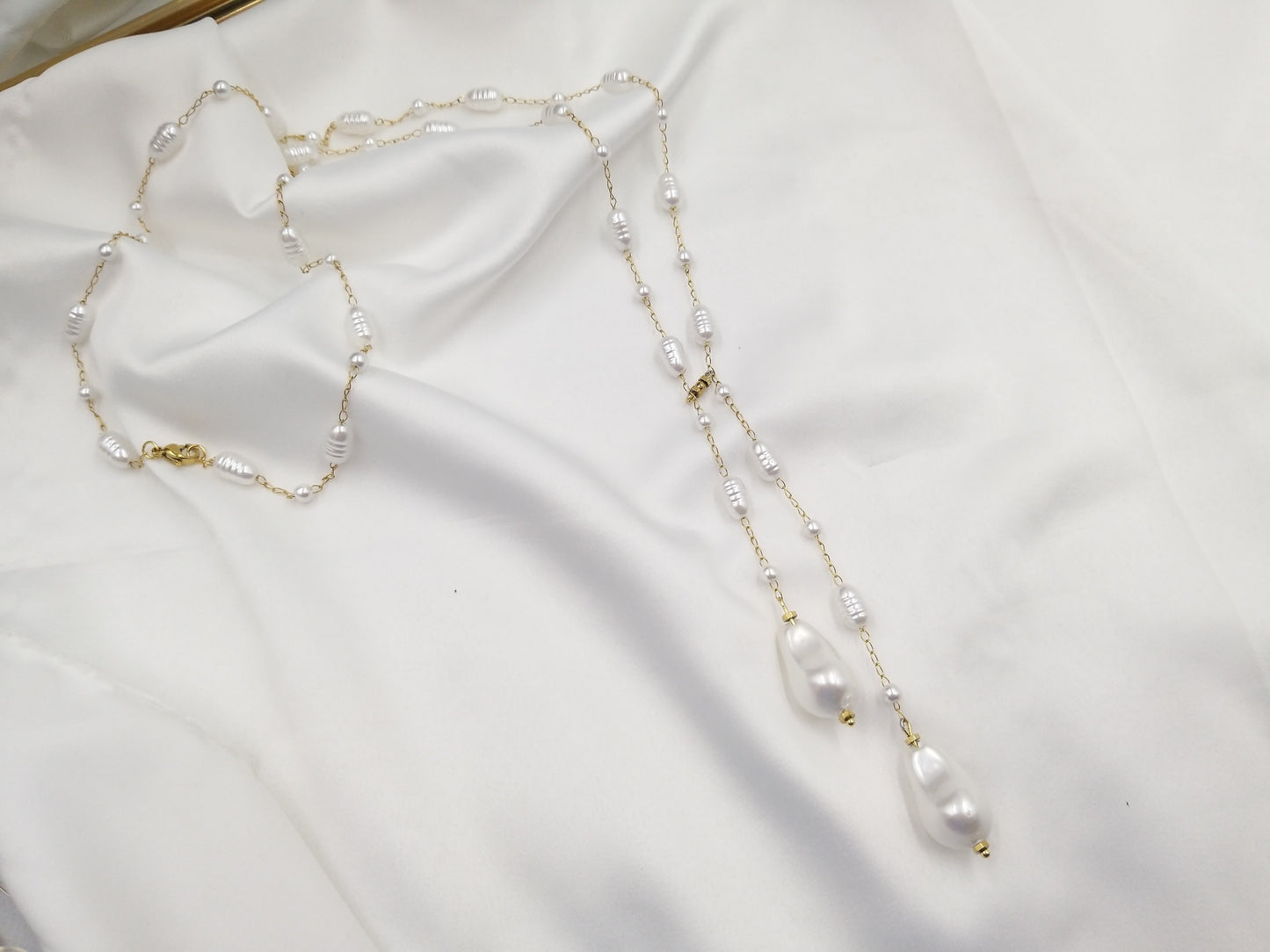 Χειροποίητο κολιέ από φίλντισι και μαργαριτάρια με χρυσή αλυσίδα euhandmade