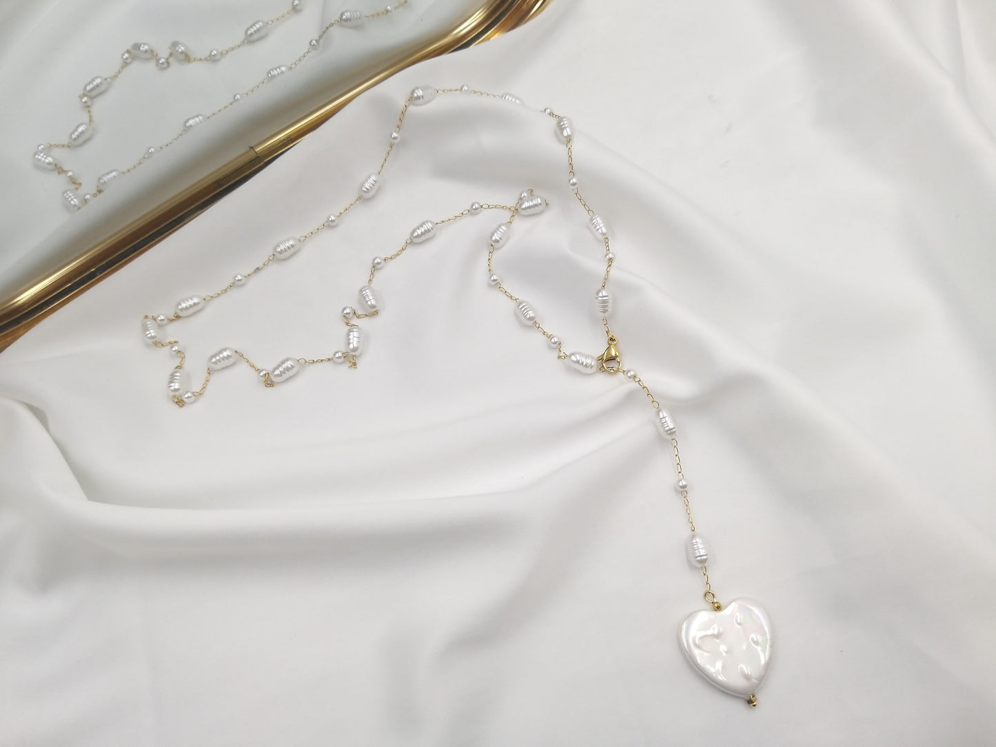 Χειροποίητο κολιέ με πέρλες και καρδιά σε χρυσό τόνο από την euhandmade