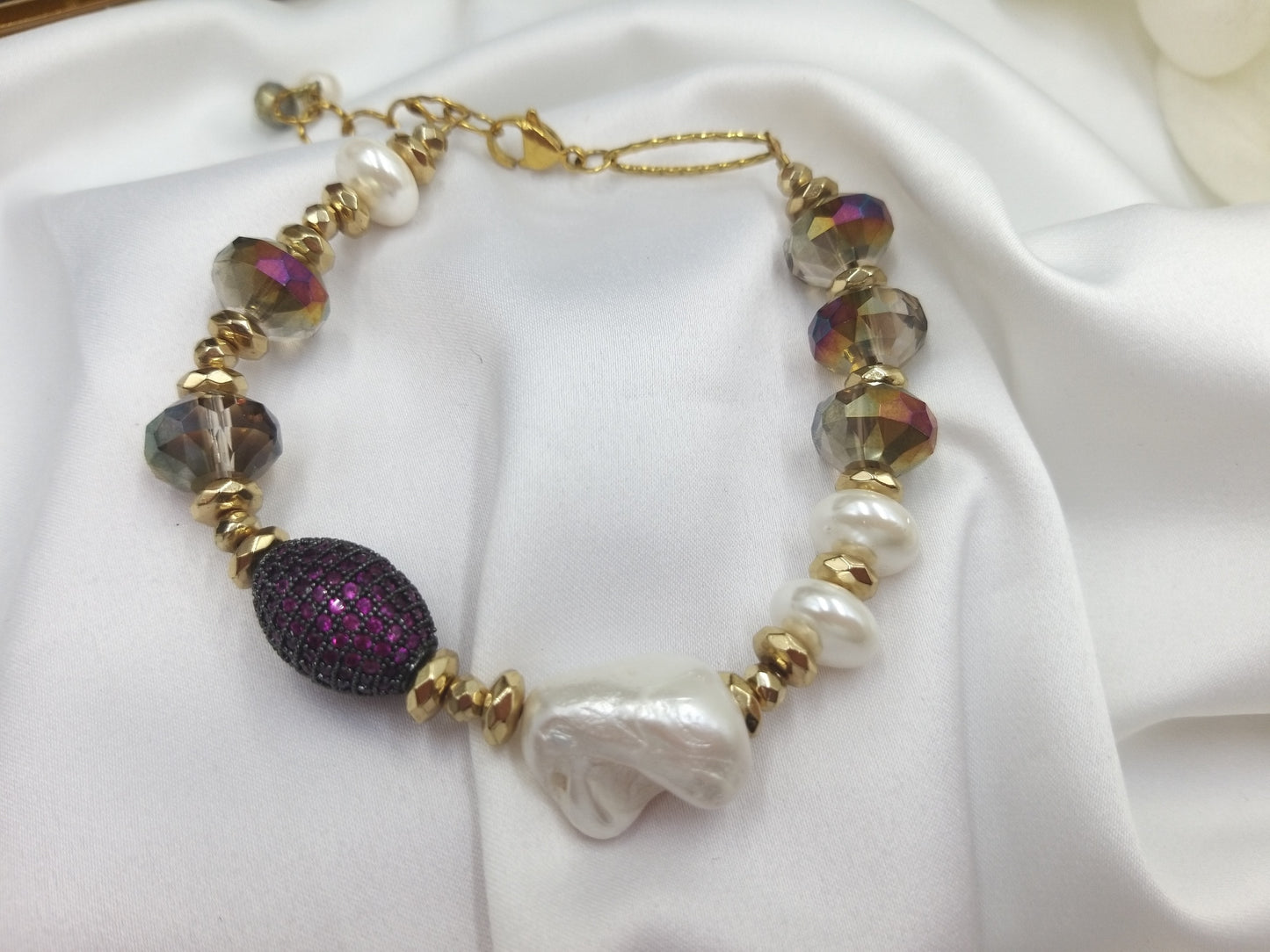 Χειροποίητο βραχιόλι με μαργαριτάρια και μωβ ζιργκόν