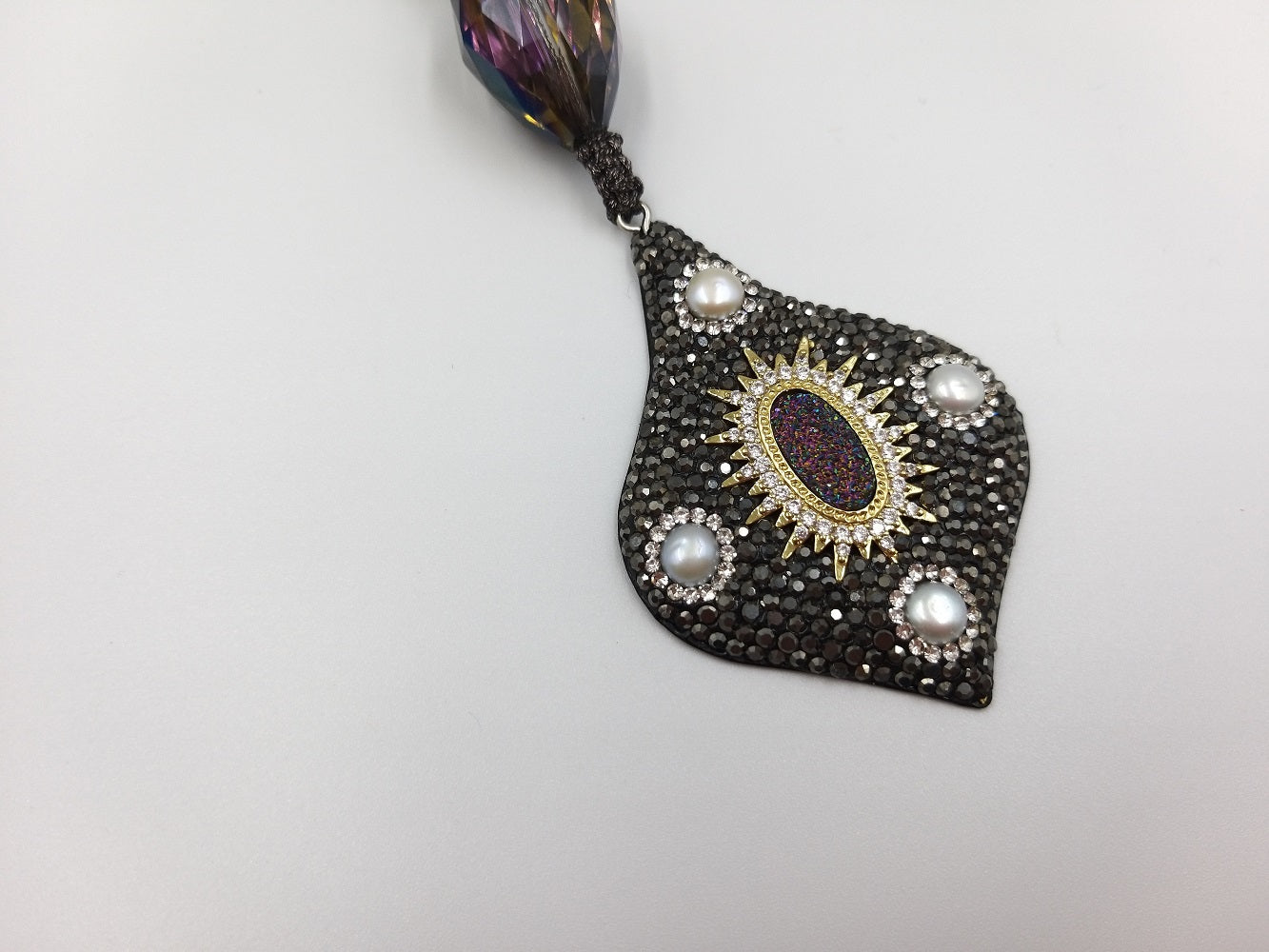 Χειροποίητο γυναικείο κολιέ με ρόμβο και μαύρο μαρκασίτη