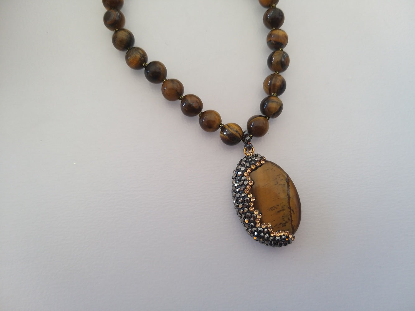 Χειροποίητο γυναικείο κολιέ με πέτρες μάτι της τίγρης και ζιργκόν