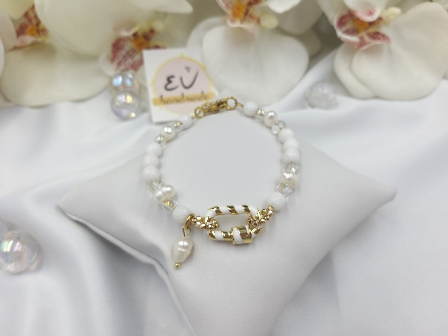 Χειροποίητο βραχιόλι με λευκό σμάλτο κούμπωμα