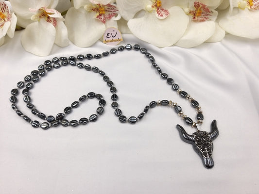 Χειροποίητο κολιέ με κεφάλι ταύρου από αιματίτη