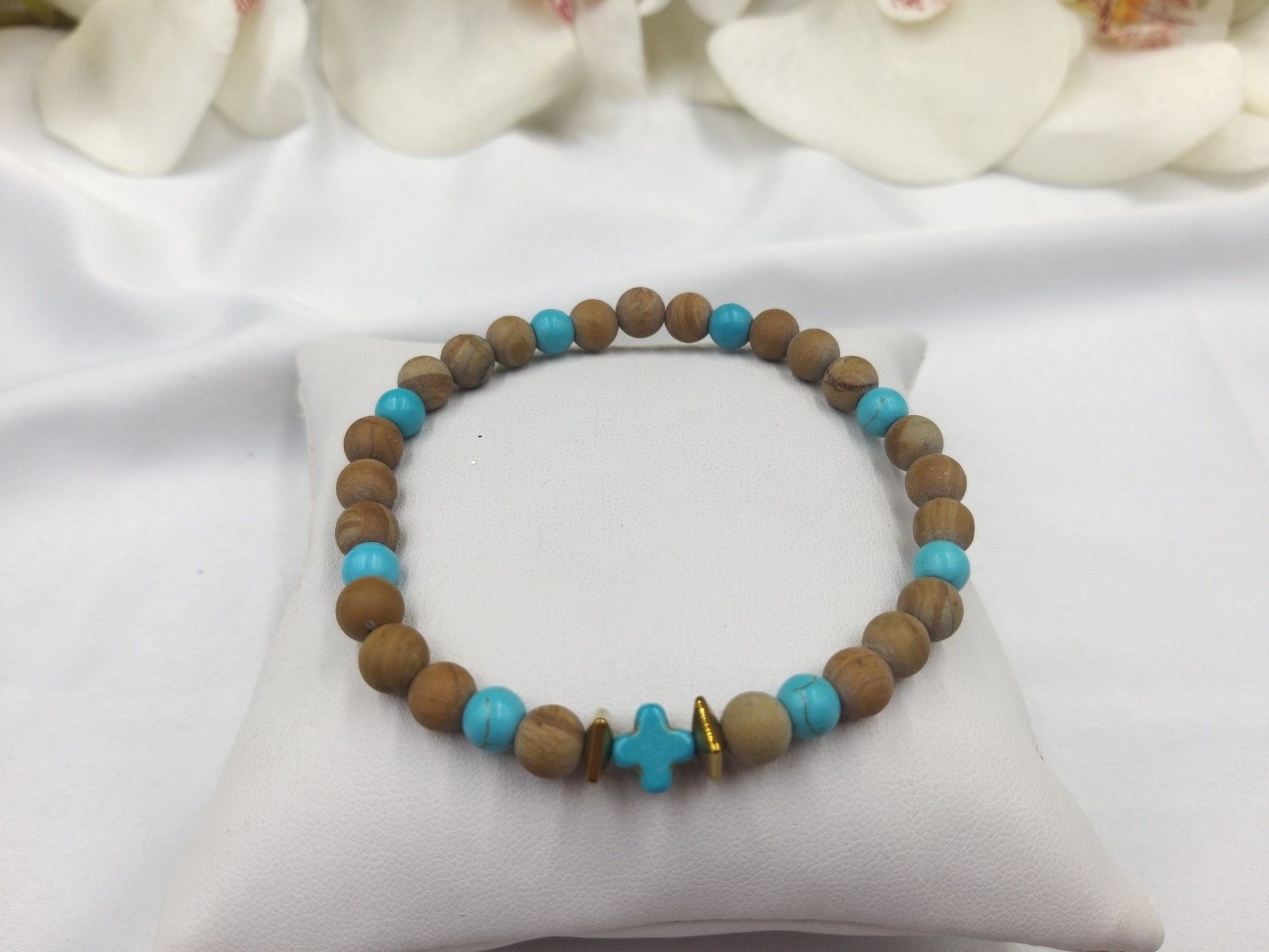 Ανδρικό χειροποίητο βραχιόλι με καφέ νεφρίτη και τυρκουάζ χαολίτη με σταυρό