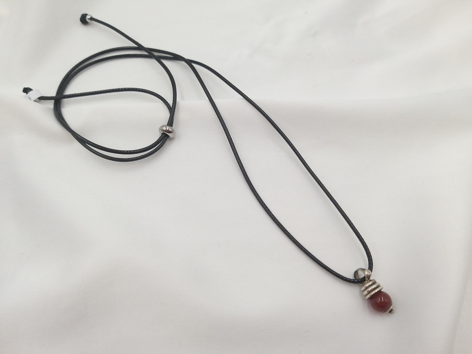 Ανδρικό χειροποίητο κολιέ από ασήμι 925 με φυσική κορνεόλη σε μαύρο κορδόνι – euhandmade