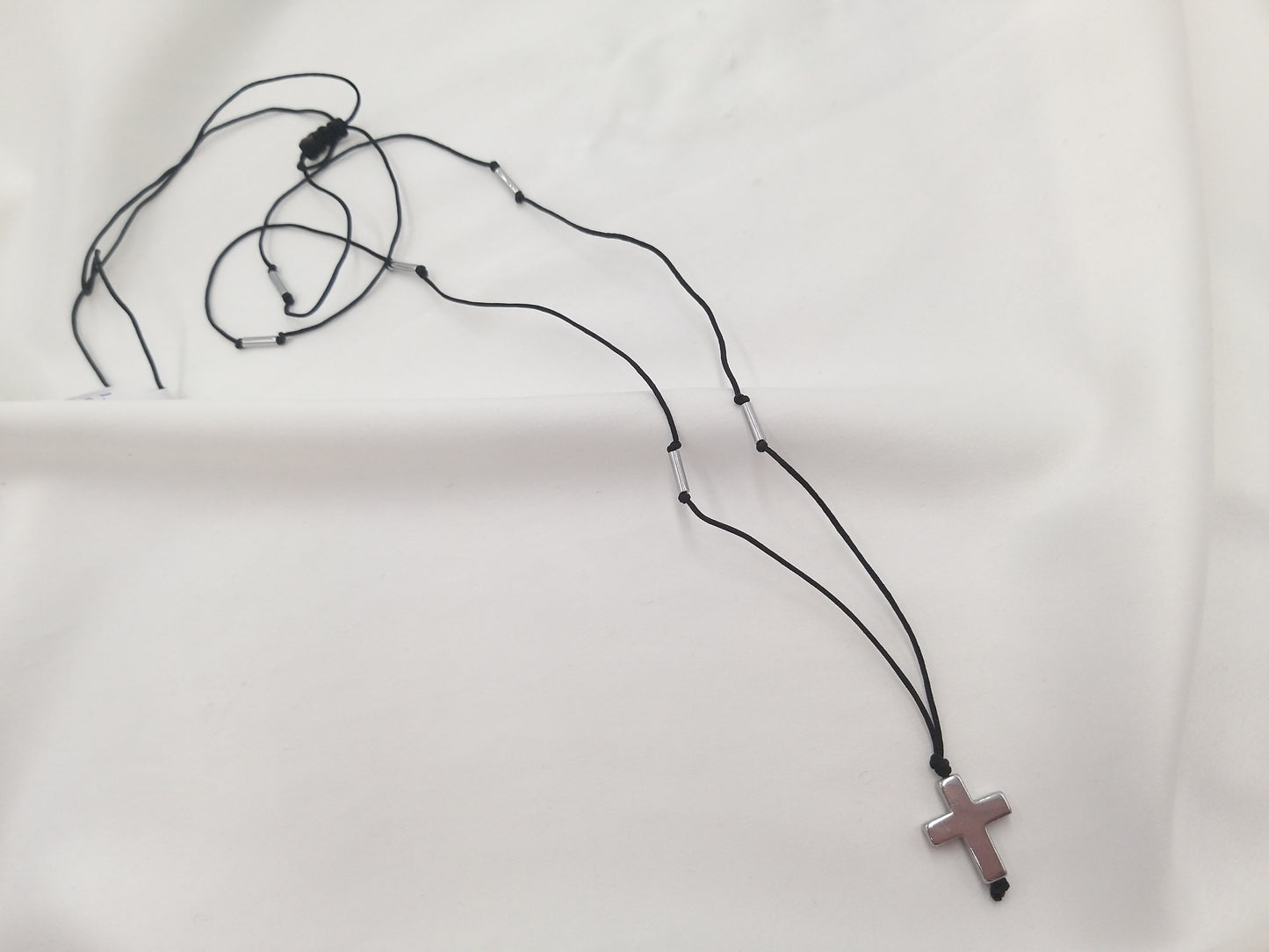 Ανδρικό κολιέ με ασημί σταυρό αιματίτη minimal σχέδιο