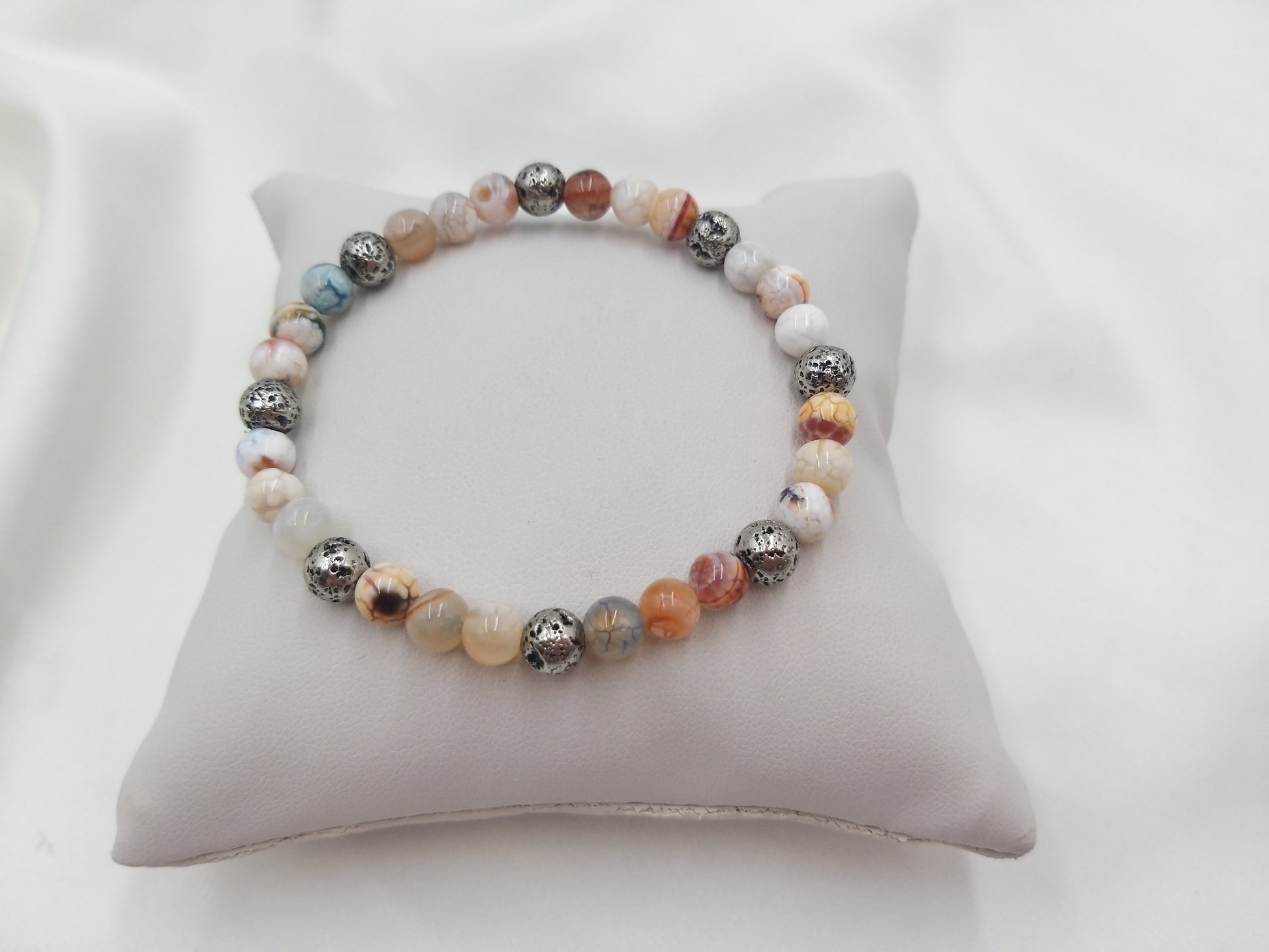 Χειροποίητο ανδρικό βραχιόλι με φυσικό αχάτη σε ανοιχτές γήινες αποχρώσεις και αιματίτη, minimal σχεδιασμός από το euhandmade