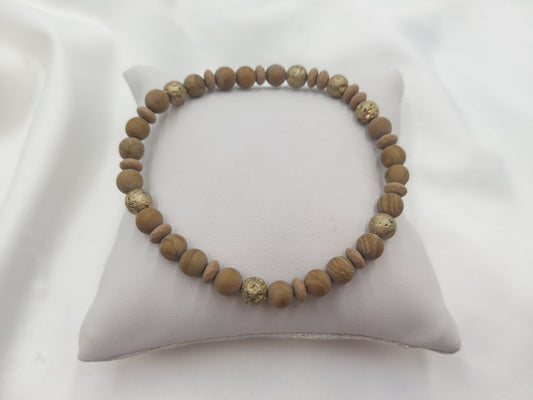 Χειροποίητο ανδρικό βραχιόλι από καφέ νεφρίτη με εφέ ξύλου και χρυσές λεπτομέρειες σε minimal σχεδιασμό από το euhandmade