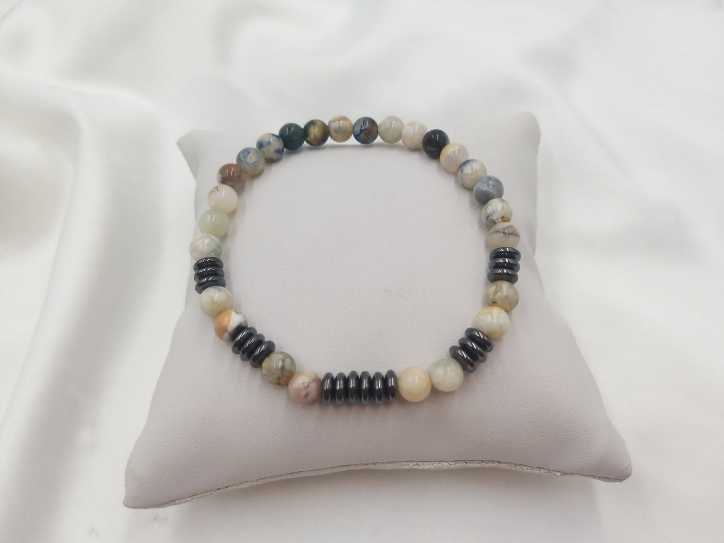 Χειροποίητο ανδρικό βραχιόλι με πολύχρωμο αχάτη και μαύρο αιματίτη σε minimal σχεδιασμό από το euhandmade