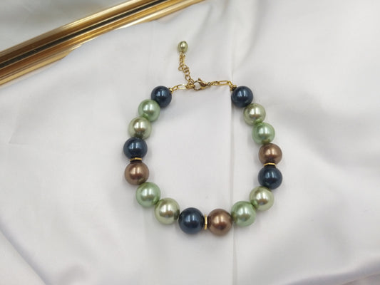Βραχιόλι με shell pearls σε ανθρακί, μέντα και χρυσο-καφέ – euhandmade