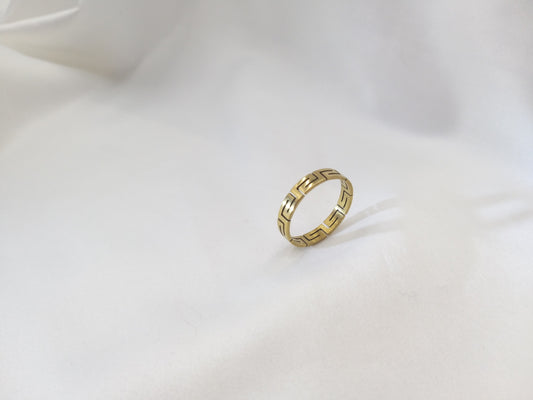 Ανδρικό ατσάλινο δαχτυλίδι Dragon Line σε χρυσό τόνο με γεωμετρικό μοτίβο – euhandmade