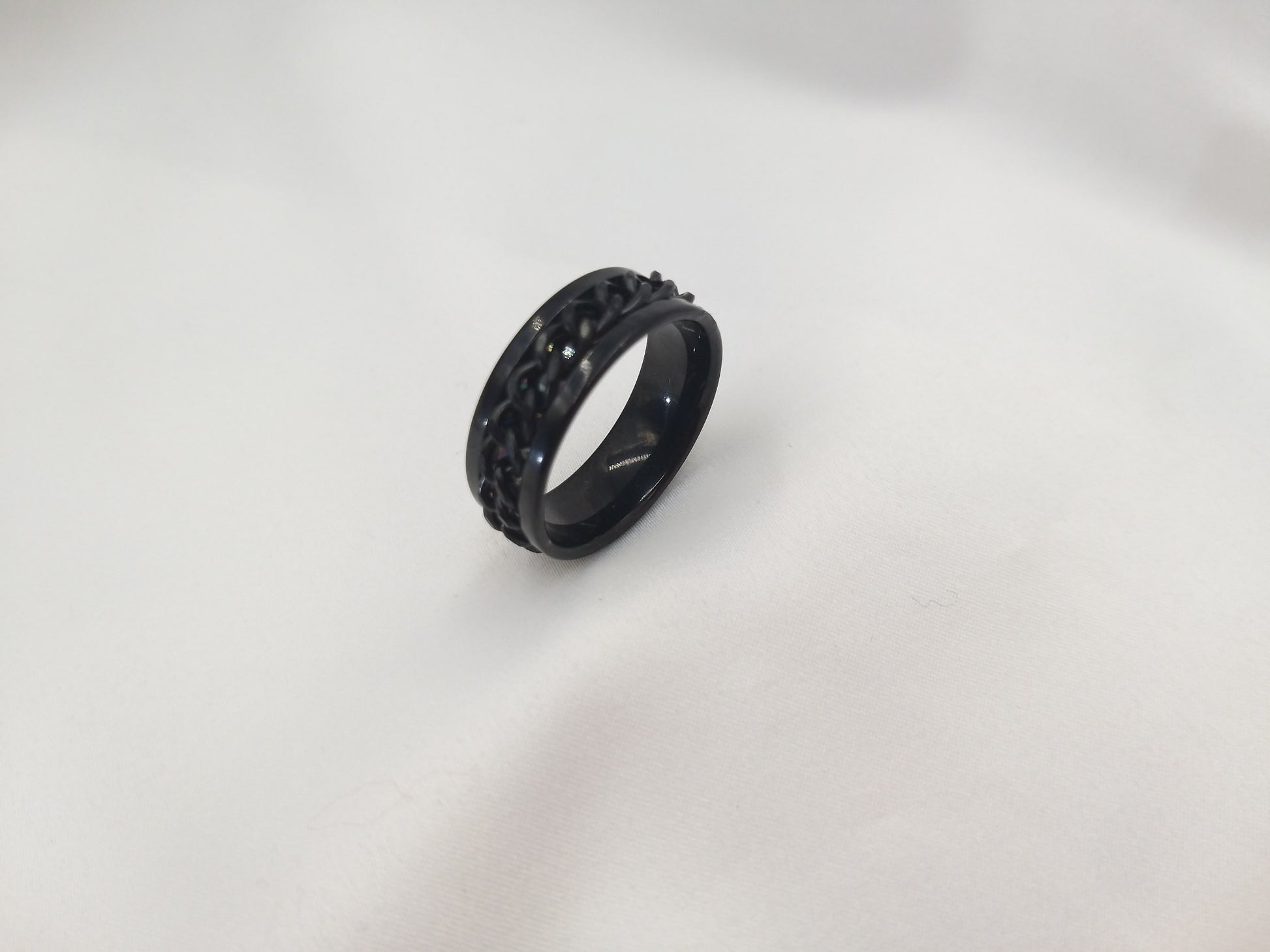 Ανδρικό ατσάλινο δαχτυλίδι Dragon Line σε μαύρο χρώμα, σύμβολο δύναμης και ελέγχου από την euhandmade