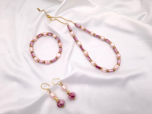 Pink Whisper χειροποίητο σετ κοσμημάτων με κολιέ, βραχιόλι και σκουλαρίκια, μαργαριτάρια και ροζ κεραμικές χάντρες