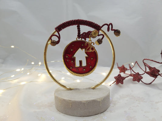 Χειροποίητο γούρι 2026 “Red Home” με χρυσό κρίκο και λευκή βάση – euhandmade.