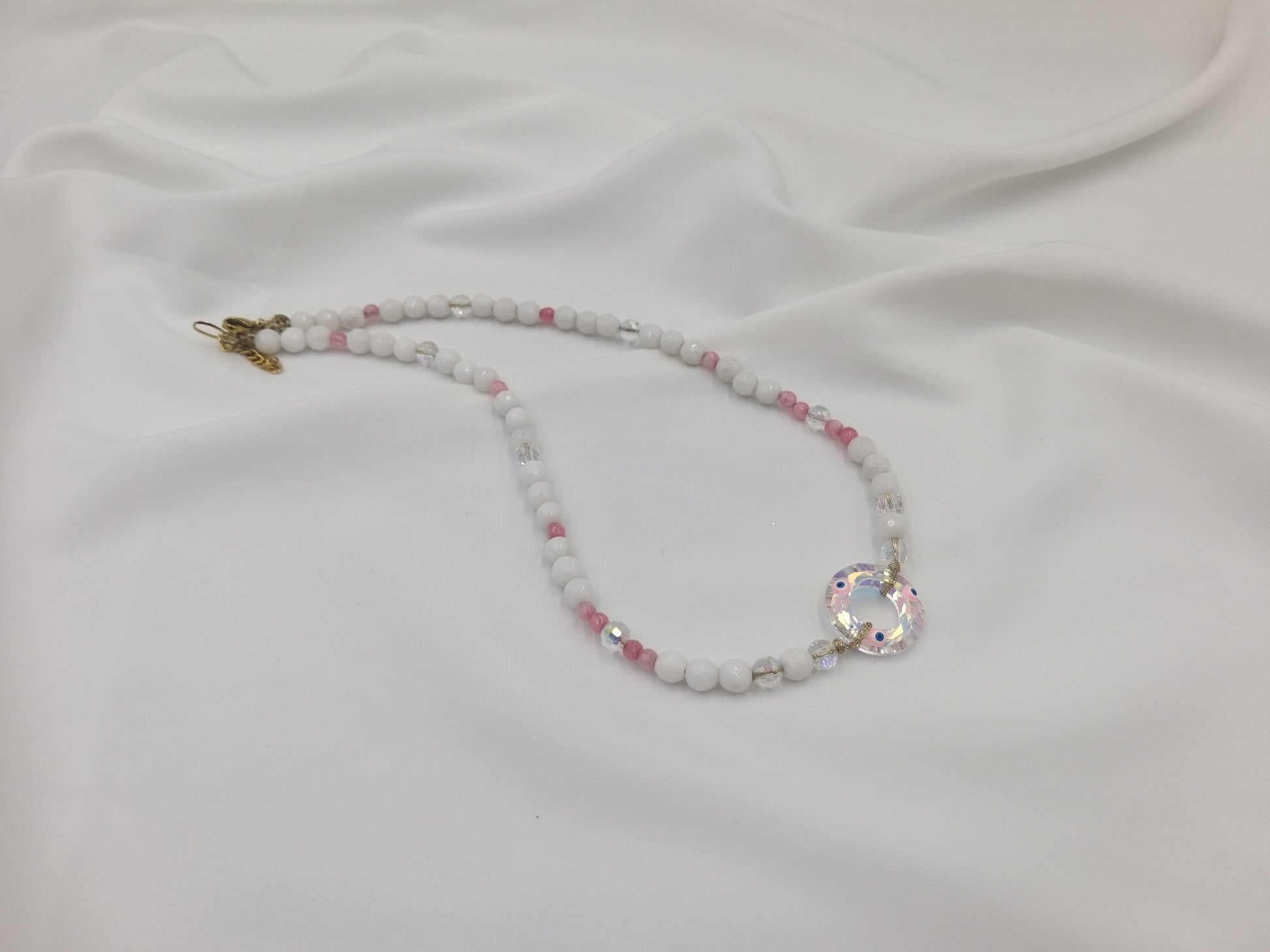 Χειροποίητο κολιέ με πέτρες αχάτη και γυάλινο κρίκο μάτι