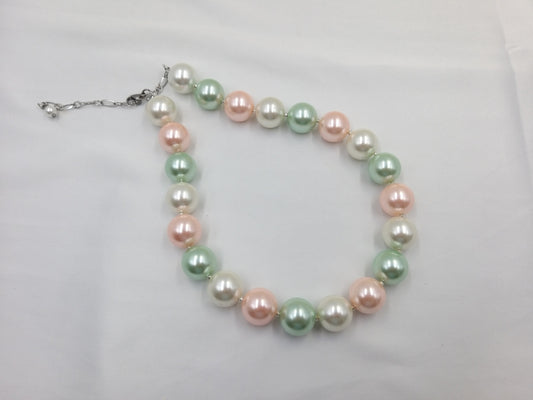 Χειροποίητο κολιέ με μεγάλες πέρλες σε παστέλ αποχρώσεις ροζ μέντας και λευκού