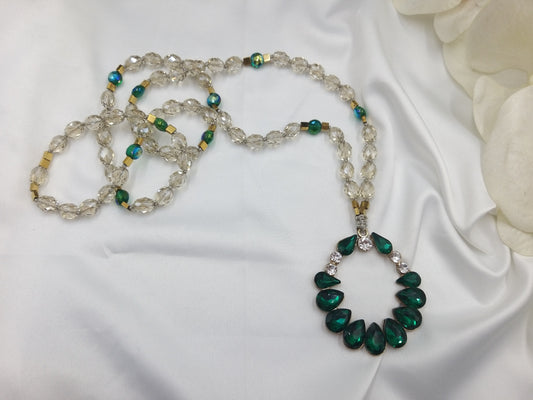 Χειροποίητο κολιέ με διάφανες χάντρες και πράσινες σταγόνες απ τη συλλογή euhandmade