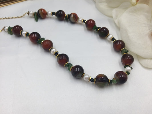 Χειροποίητο κολιέ με πράσινο αχάτη και φυσικά μαργαριτάρια από το euhandmade