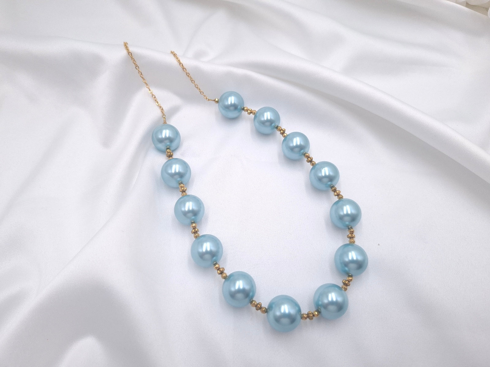 Χειροποίητο κολιέ Aegean Pearl με shell pearls και αιματίτη από την EuHandmade