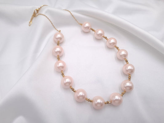 Χειροποίητο κολιέ Blush Pearl με shell pearls και αιματίτη από την EuHandmade