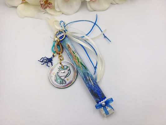 Χειροποίητη πασχαλινή λαμπάδα Μπλε Νεράιδα με μπρελόκ μονόκερο, ζωγραφισμένη στο χέρι