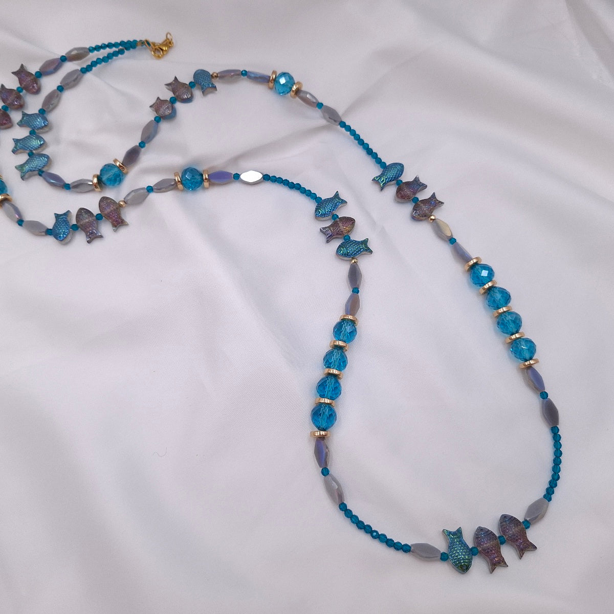 Χειροποίητο μακρύ κολιέ Crystal Fish σε μωβ και πετρόλ – euhandmade