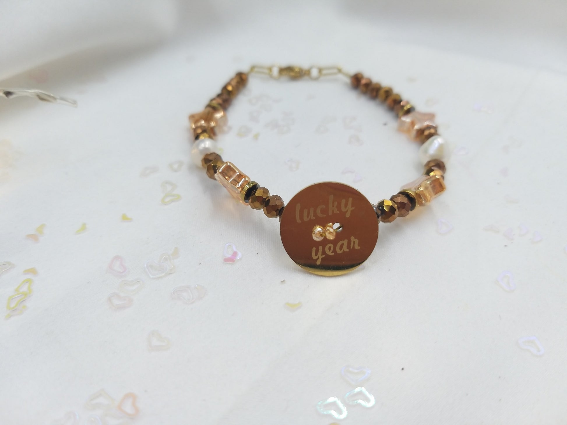 Χειροποίητο βραχιόλι Lucky Year με πέρλες, μπρονζέ κρύσταλλα και ατσάλινο στοιχείο lucky year – euhandmade