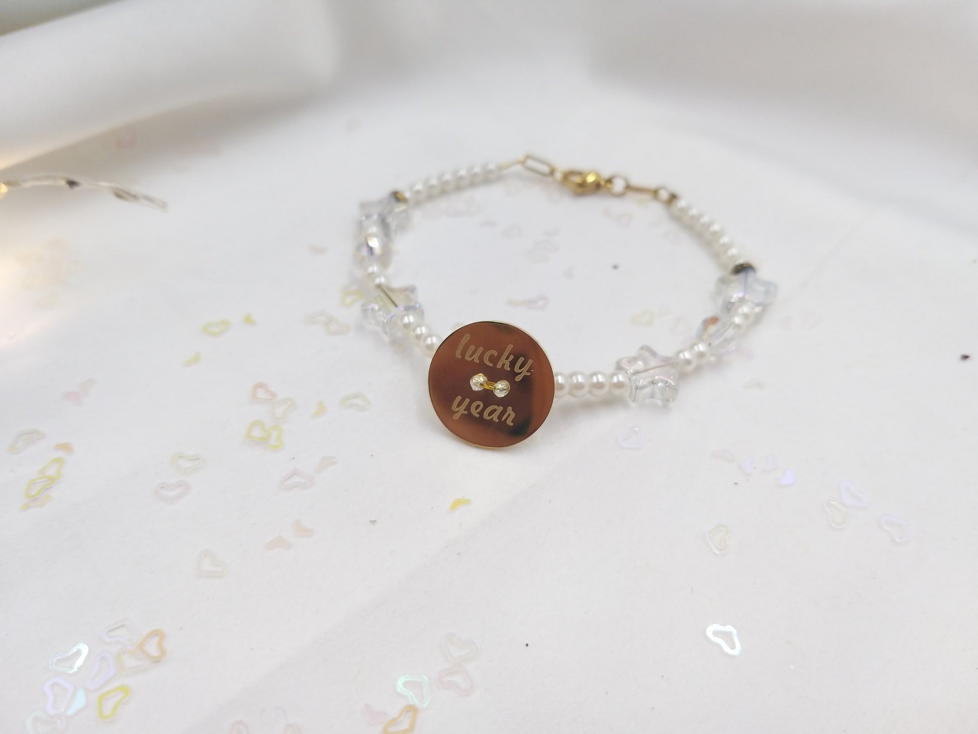 Χειροποίητο βραχιόλι Lucky Year με πέρλες, κρύσταλλα και ατσάλινο  στοιχείο lucky year – euhandmade