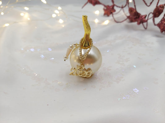 Γούρι 2026 με χρυσό τελείωμα και αλυσίδα – euhandmade