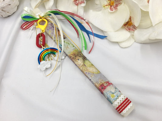 Χειροποίητη πασχαλινή λαμπάδα Fairy μπεζ με μπρελόκ ουράνιο τόξο – Σχέδιο Α.