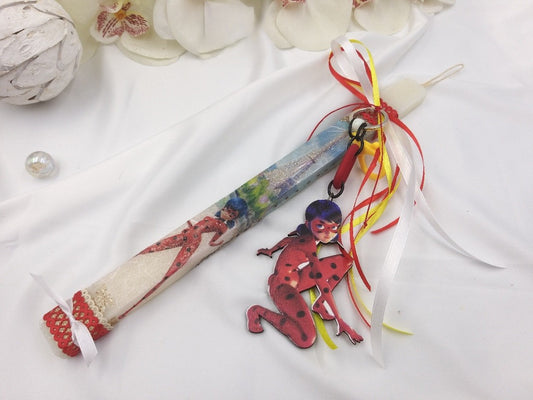 Πασχαλινή λαμπάδα Miraculous Ladybug με μπρελόκ σε ιβουάρ βάση