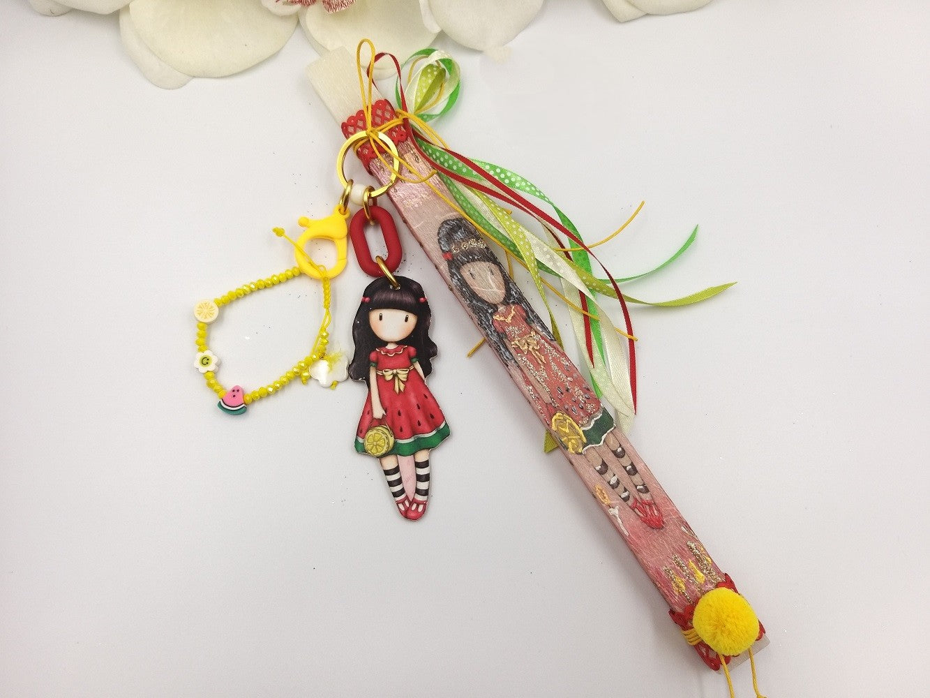 Πασχαλινή λαμπάδα Santoro ιβουάρ με μπρελόκ και παιδικό βραχιόλι