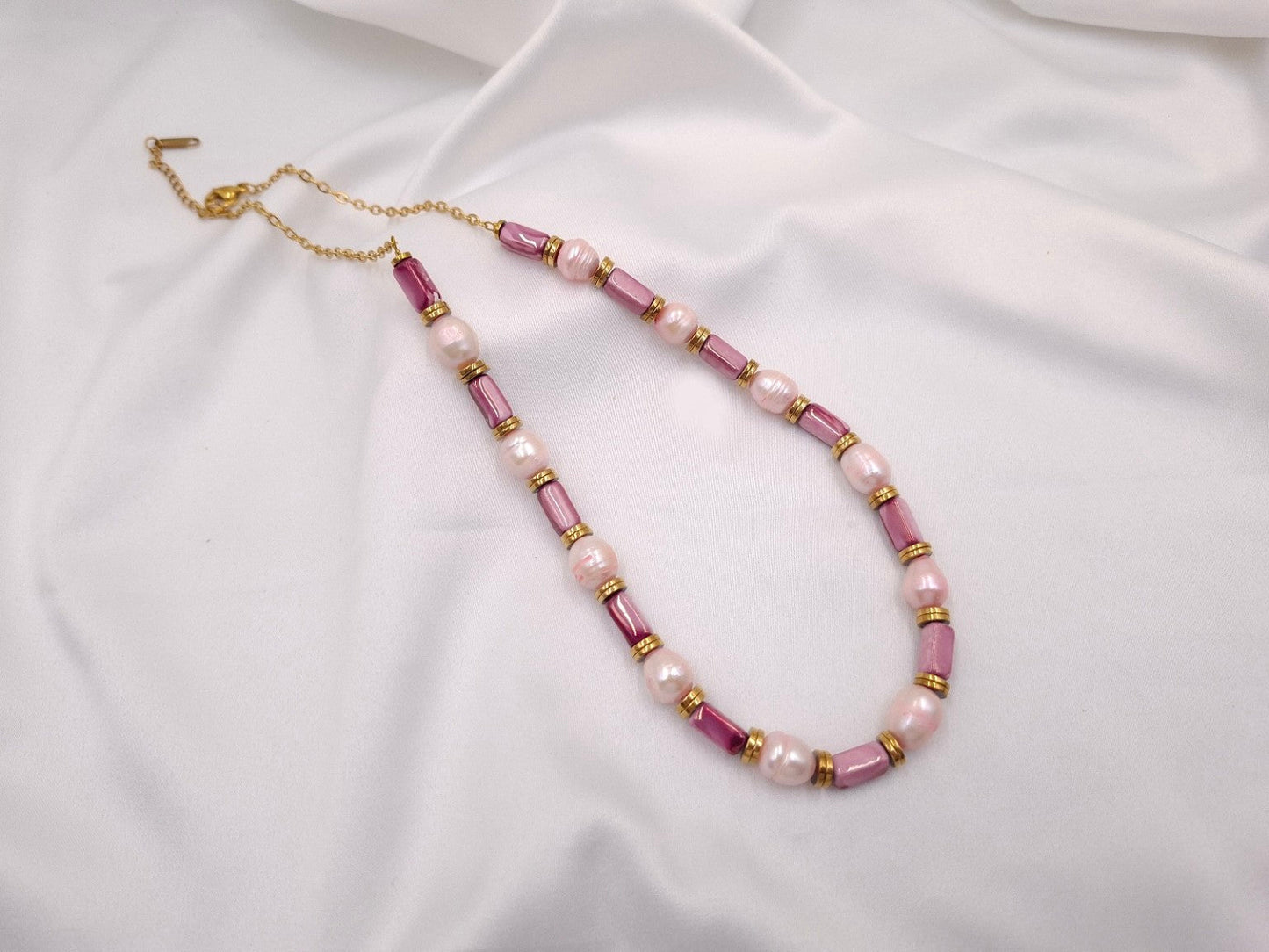 Pink Whisper χειροποίητο κολιέ με μαργαριτάρια και ροζ κεραμικές χάντρες