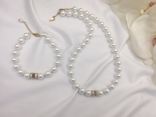 Elegant και playful σετ με λευκές πέρλες και multi ζιργκόν