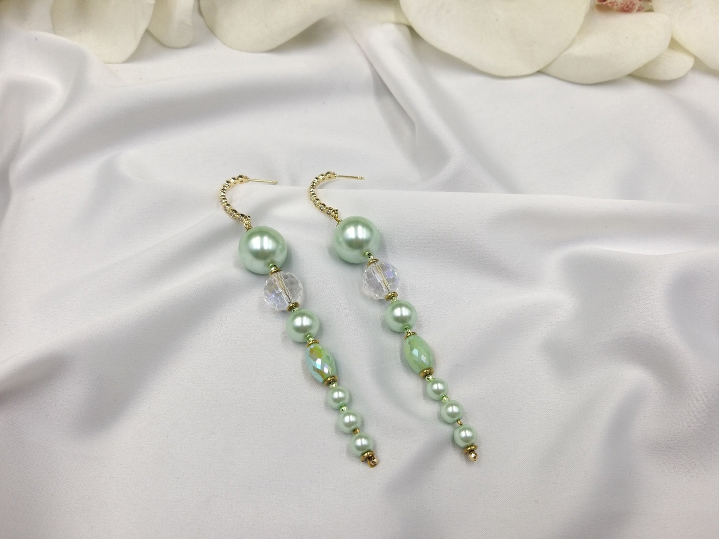 Χειροποίητα σκουλαρίκια με πέρλες μέντας και κρυστάλλινη σταγόνα