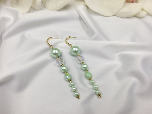 Χειροποίητα σκουλαρίκια με πέρλες μέντας και κρυστάλλινη σταγόνα