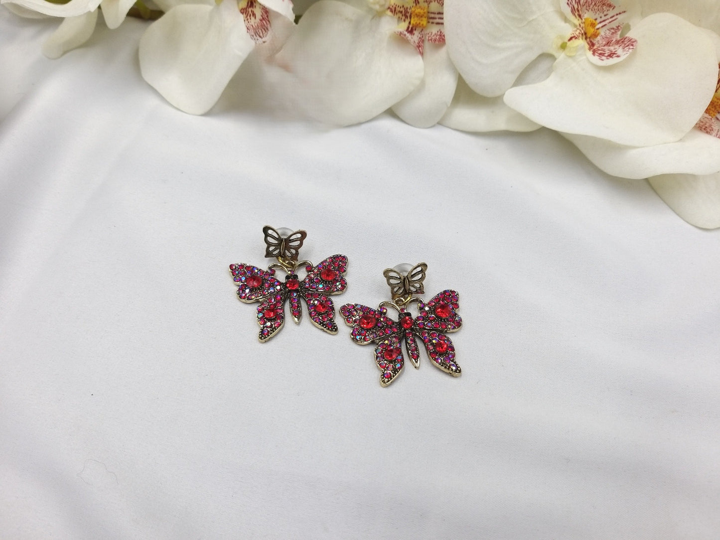 Χειροποίητα σκουλαρίκια πεταλούδα με κόκκινα κρύσταλλα και στρας
