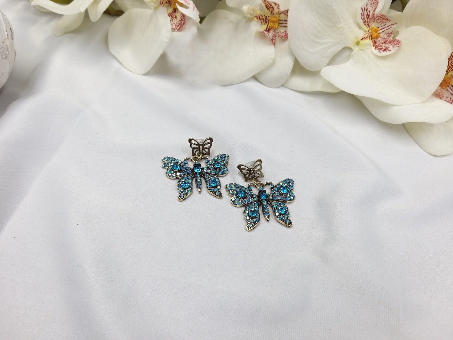 Χειροποίητα σκουλαρίκια πεταλούδα με τυρκουάζ κρύσταλλα και στρας