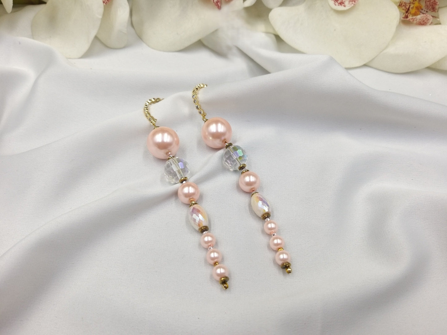 Χειροποίητα σκουλαρίκια με ροζ πέρλες και κρυστάλλινη σταγόνα