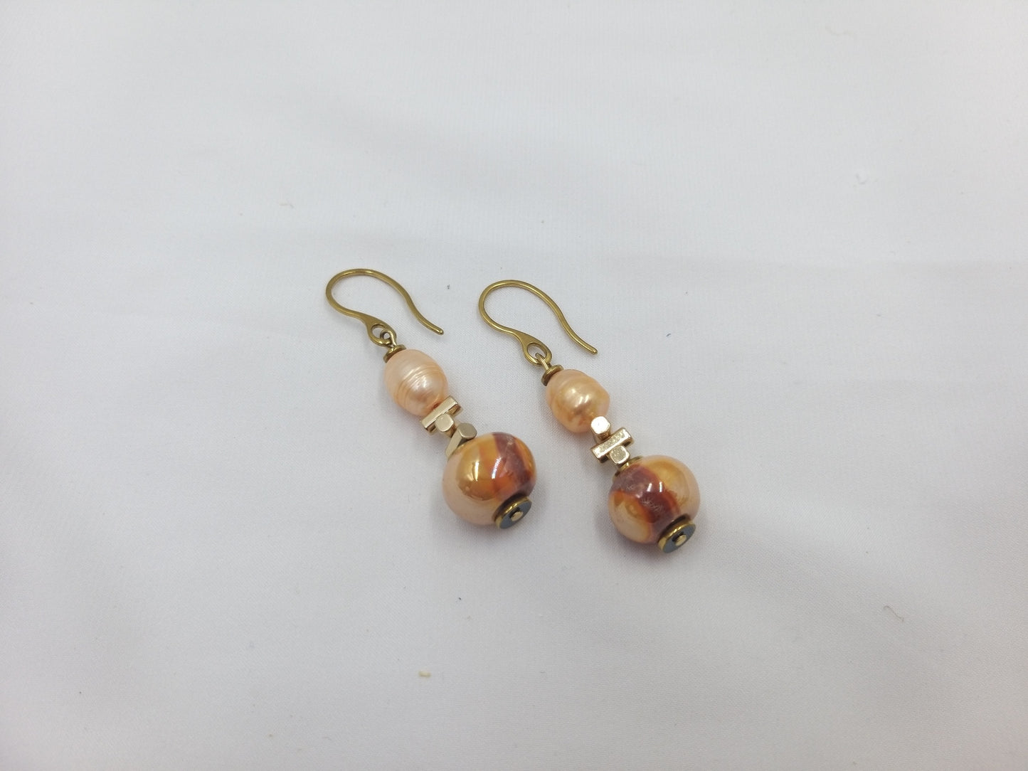 Χειροποίητα σκουλαρίκια με καφέ χάντρες και ατσάλινο γάτζο