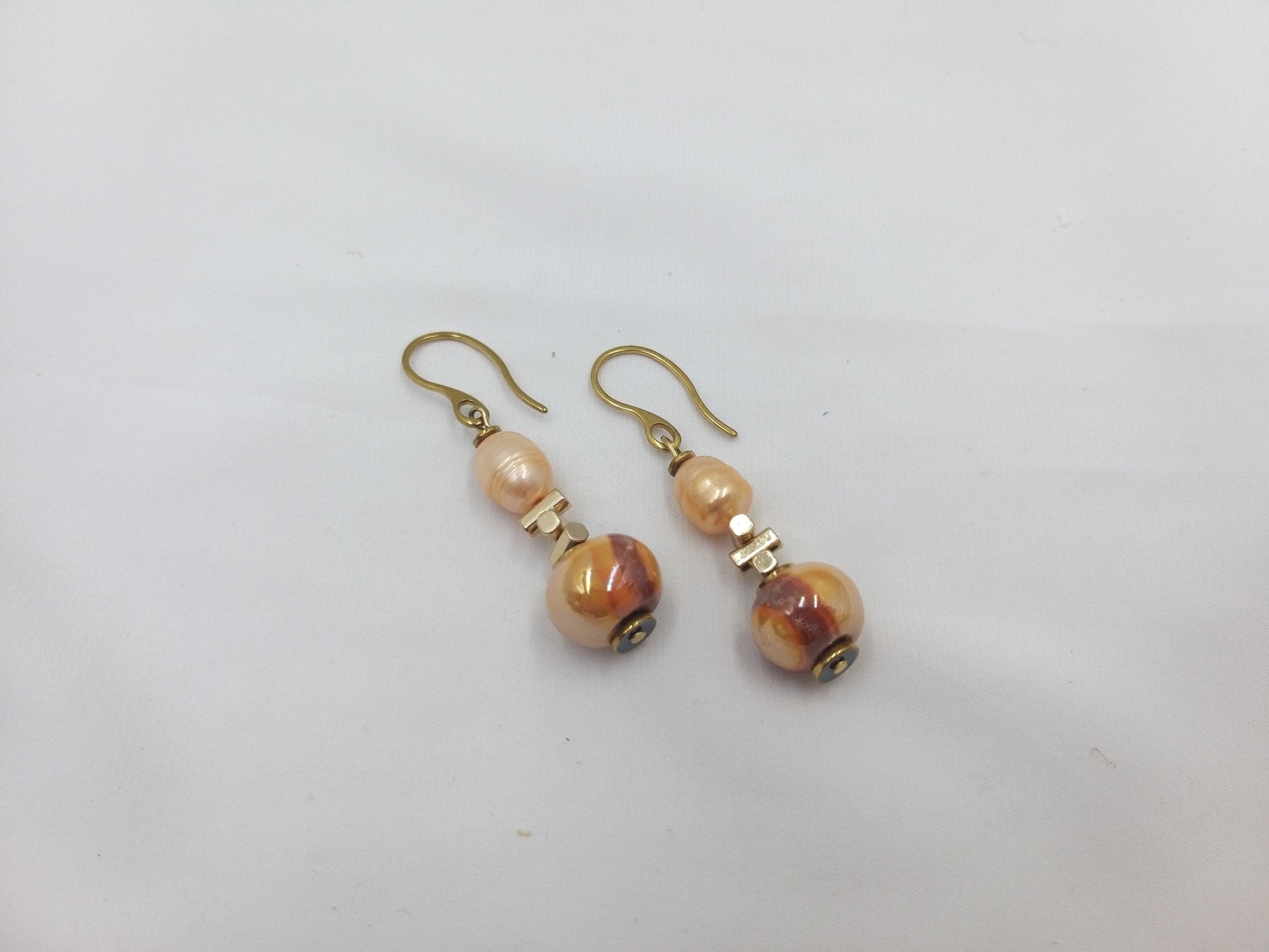 Χειροποίητα σκουλαρίκια με καφέ χάντρες και ατσάλινο γάτζο