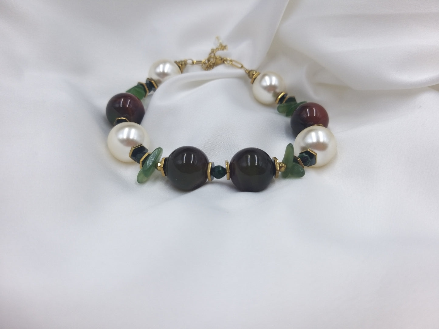 Χειροποίητο βραχιόλι με πράσινο αχάτη και μαργαριτάρια, ιδανικό για φθινοπωρινές εμφανίσεις, από το euhandmade