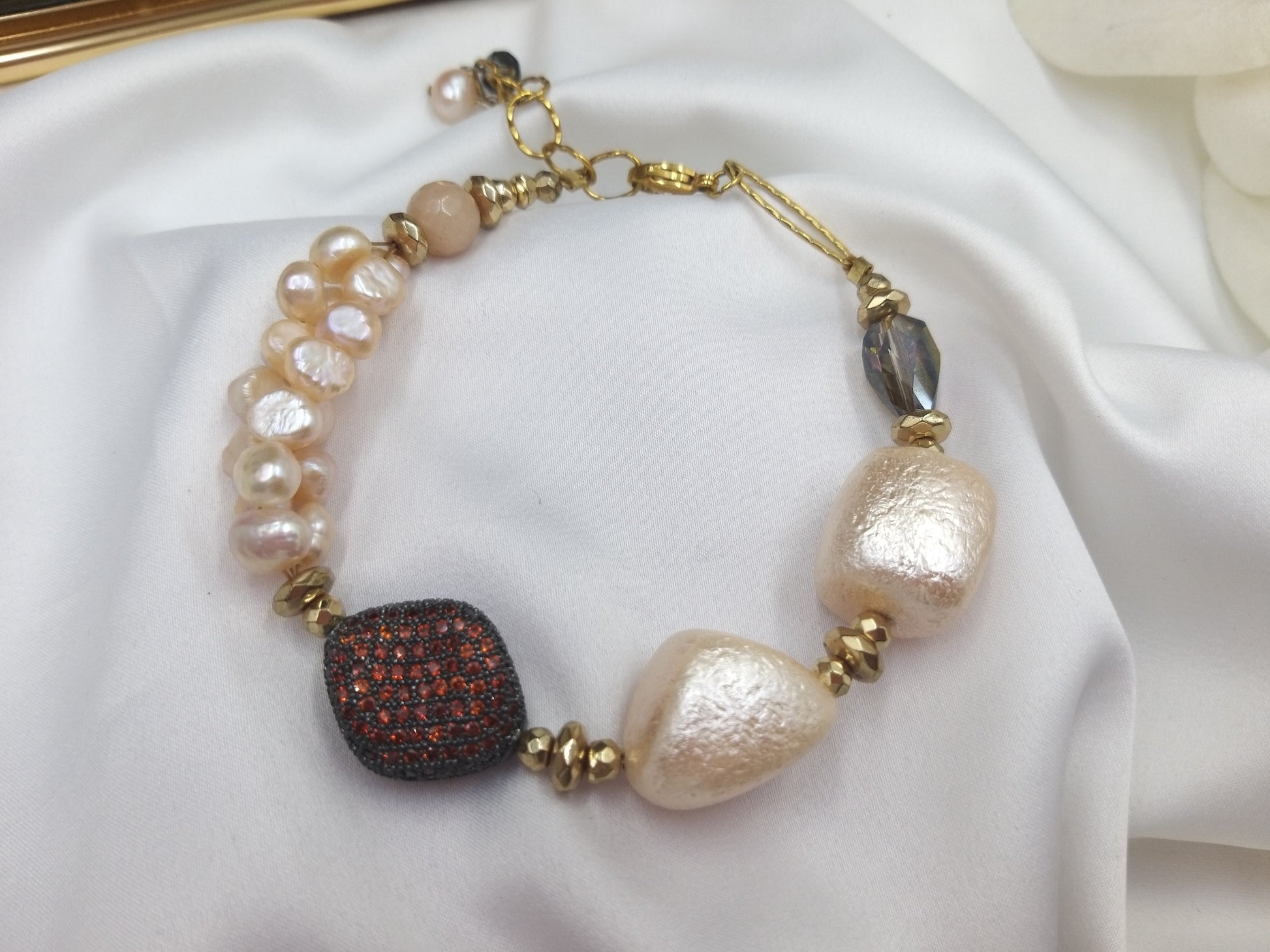 Χειροποίητο βραχιόλι με μαργαριτάρια και μελί ζιργκόν