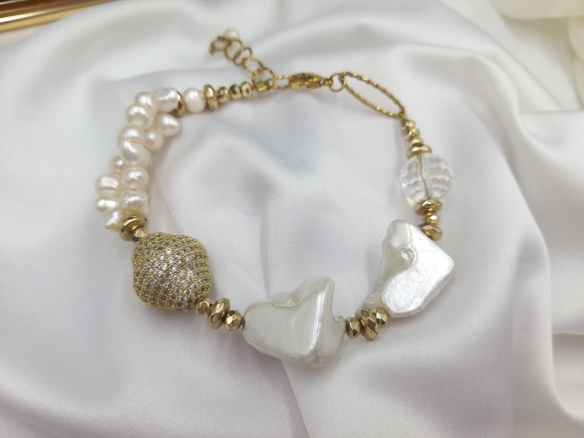 Χειροποίητο βραχιόλι με μαργαριτάρια και χρυσό ζιργκόν