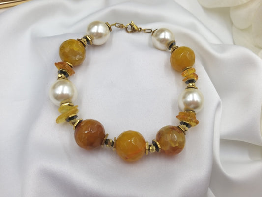 Βραχιόλι με μελί αχάτη, κεχριμπάρι, αιματίτη και πέρλες, χειροποίητο σε ζεστούς φθινοπωρινούς τόνους.