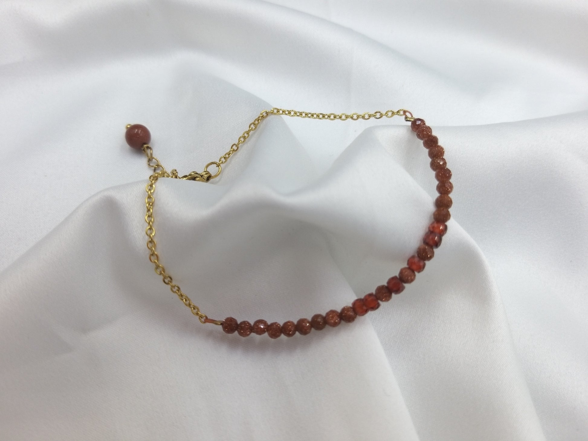 Μίνιμαλ βραχιόλι με φυσικό χρυσόλιθο και ζιργκόν σε λεπτή χρυσή αλυσίδα, χειροποίητο και κομψό