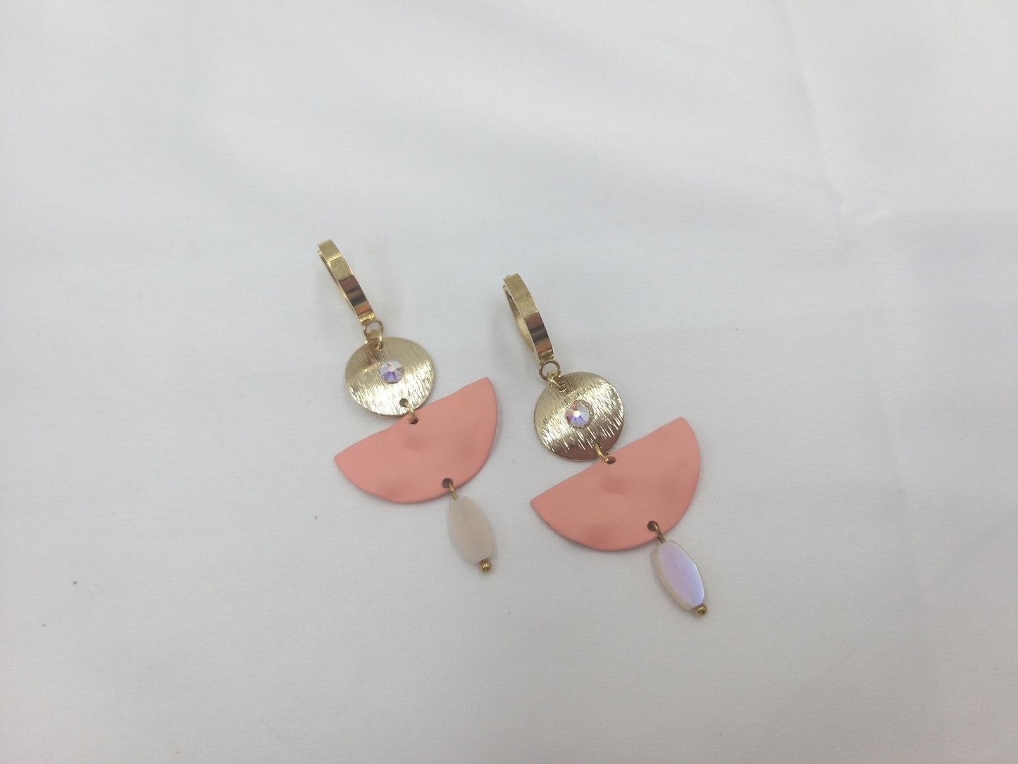 Mοναδικά κοραλί σκουλαρίκια με κρύσταλλα από το euhandmade